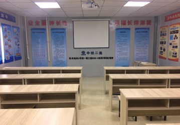民工安全教育室  设有建筑安全行